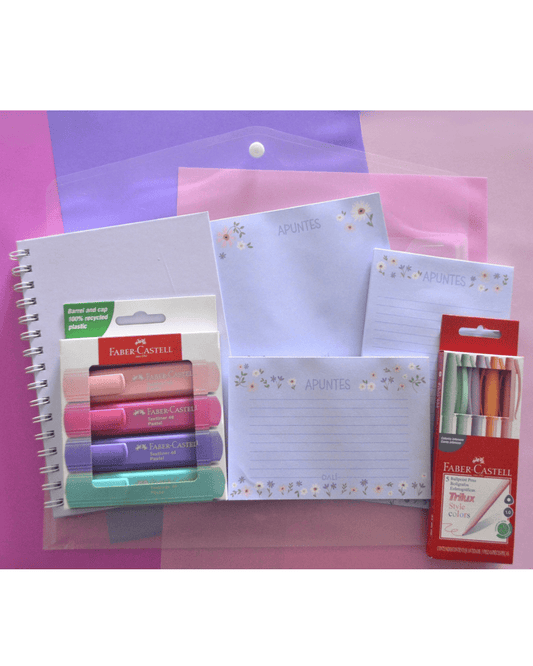 Escritorio organizado con Combo Florecer: libretas, cuaderno, lapiceras y resaltadores