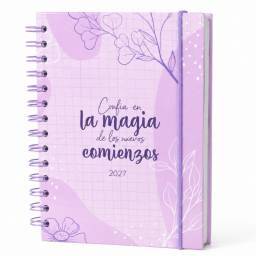 Agenda 2027 con frase lila estampada